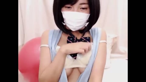 制服コスの可愛いお姉さんが下乳にクリーム塗り塗りエロ配信！