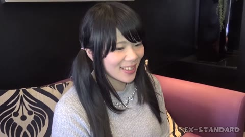 目のやり場に困る爆乳カフェ店員こはるちゃん！むちむちパイパンま〇こにどろりと中出し【無修正】
