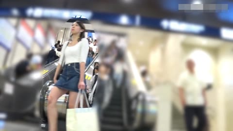 私服お姉さん#23 ひらひらスカートの可愛いお姉さんのテカパン丸見え！