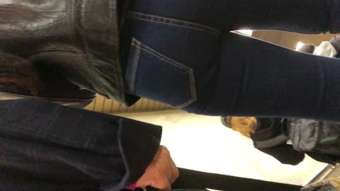 032 パンツの跡が見える美女のハイウエストスキニー超神尻