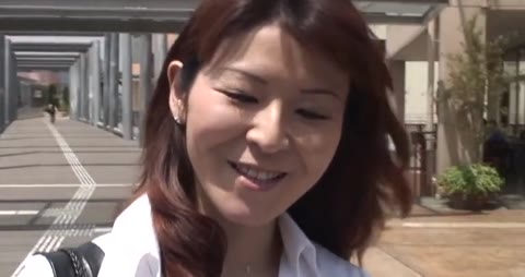 セレブ妻とドライブ野外交尾
