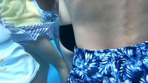 プールで最高の美形JKのケツ＆JKカップル