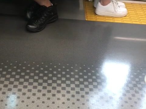 色白美脚ｽﾚﾝﾀﾞｰ女良至近距離視姦＾＾