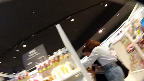 フルHD高画質パンチラ逆さ撮り106　芋っ娘ちゃん達のお買い物パンチラ