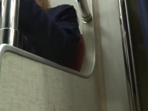 パンチラ盗撮 OLさん 地下鉄の爆風でピンクのパンツが丸出し