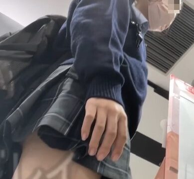 JKお宝２６　JKの白パンツ１名、Tバック２名