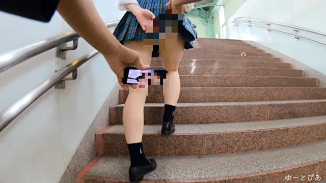 【有名校盗撮】よ～く見て!あの〇ikT〇kで見てたあの子でしょ!?青チェ制服からキラリと映えるパンツを盗撮! [2.8GB]