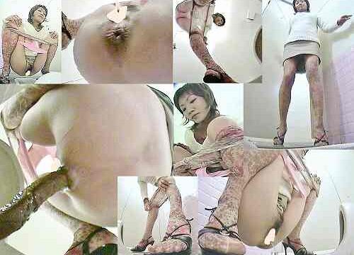 【個人撮影】　おしゃれパンストＧＡＬ　マ〇コ丸見えトイレ盗撮④