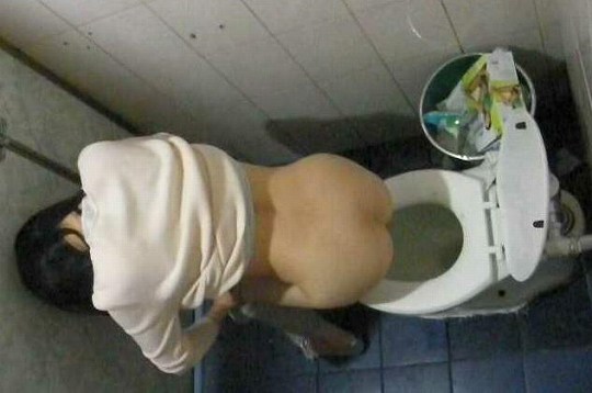 韓国女子トイレ盗撮 やばいっバレた！？