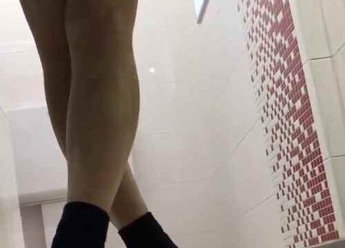 お漏らし寸前！制服おしっこ我慢
