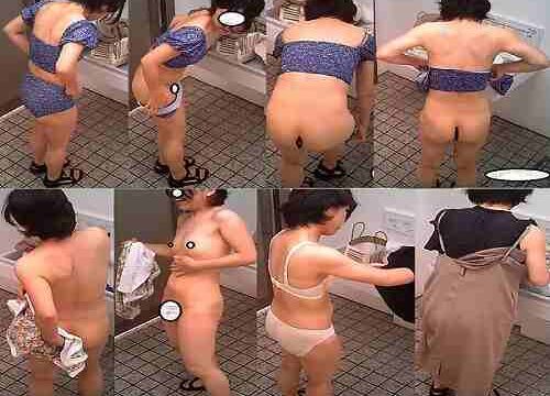 水着美女がお着替え中に全裸で、まさかの行動に！