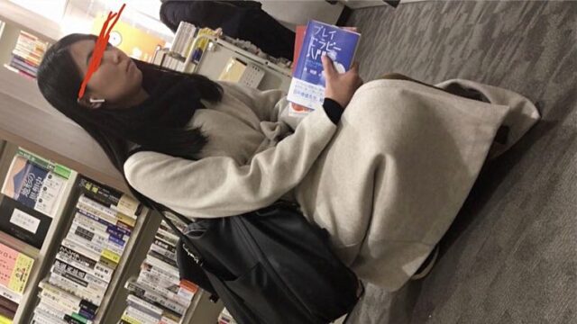 【スマホで逆さ撮り40】仕事帰りの露出度低いキレイめ女子のスカート内を果敢に撮影 絶対に普段見れない部分 【素人盗撮】 [384MB]