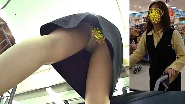 買い物中OLのパンチラ [140MB]