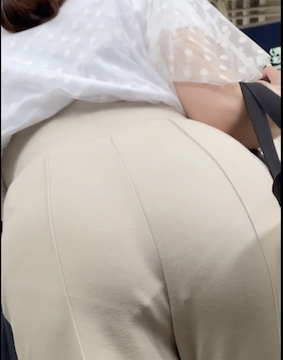 【４K動画】階段パンティライン①