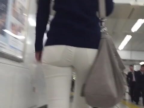【#0131@109+110+122+123】これはエロい！こぼれ落ちそうなモチモチプリプリ感！
