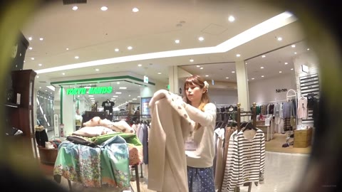 親切な美人店員さんをローアングルで Part.10