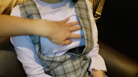 無　自らチ○ポを掴んで入れようとする女
