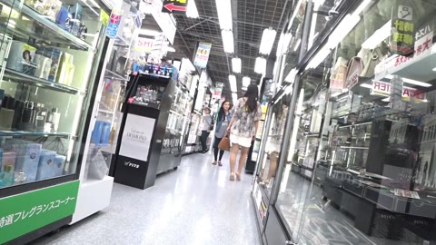 【菜々緒似の美人なおねぇさんに張り付き。】赤裸々な美尻とくい込み気味なパンティ事情を激白！！