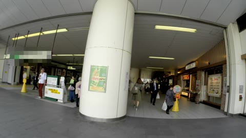 【英雄一般作】胸チラあり！駅歩いて発見！パンティがエロ膨らみ、若妻っぽい色気美人さん！