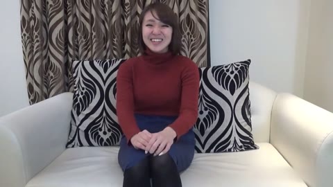 【無】笑顔の可愛い巨乳美人エロ若妻！パイパンマンコに生中出し！