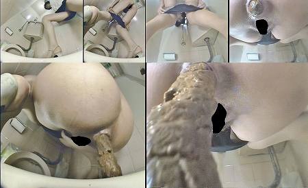 【個人撮影】コンビニ和式トイレ盗撮　激ヤバお〇んこ超接写①