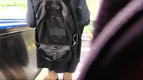 JK最恐痴漢♥クリを責められお漏らし♥