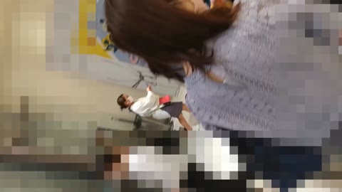 双子コーデ美女逆さ＆お触り