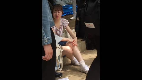 モデル級美女のパンチラと真っ赤な激エロパンモロ