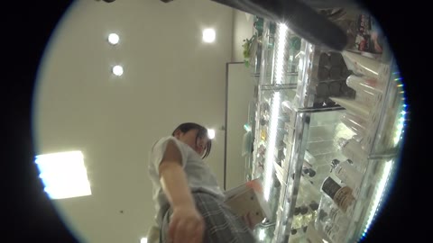 制服J◯ちゃん！！お尻丸出しTバックちゃんもパンチラ！！