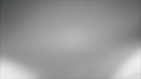 何を押し付けられてるかわからず手コキしてしまうJK【押し付け痴漢】