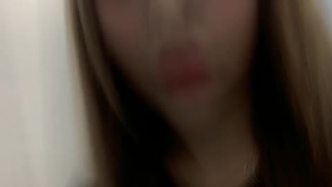 ギャル美人が街中でお○んこ露出配信