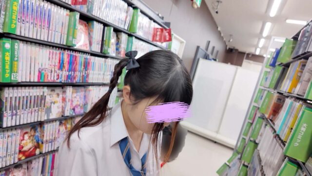 kirakira☆JK_めくりの良心☆Tバックアンバサダー♡＃顔出し＃ミニスカ＃Tバック＃青チェ
