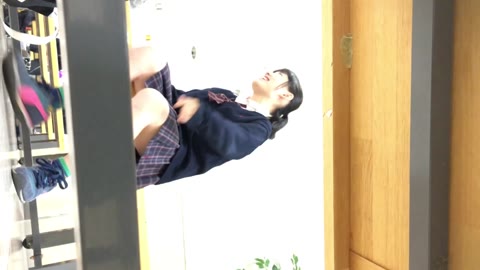 美少女パンチラ逆さ ２