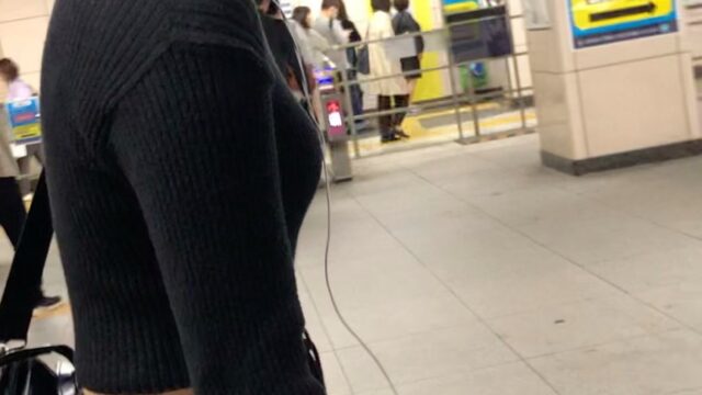 【横からの眺め341】スタイル抜群のスリムＪＤの隠れ巨乳を追いかけて！