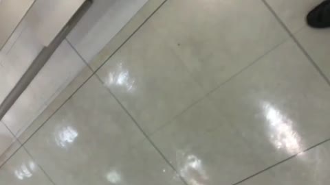街中胸チラ乳首チラ 2