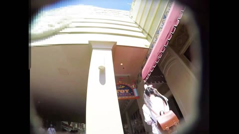 夢の国その３。無邪気なロリ娘の純白P。鮮明おパンツに興奮し声かけ!!【JK逆さ撮り】