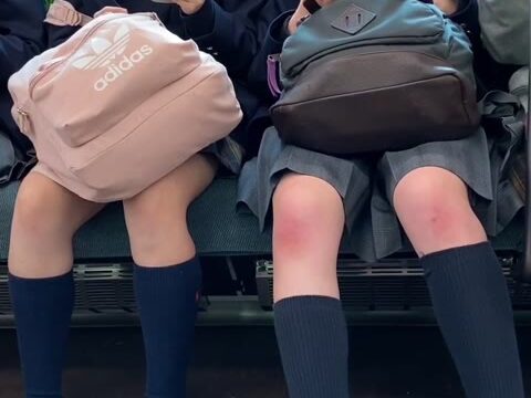 仲良しJK風制服美女の対面エロ過ぎるミニスカ生脚173