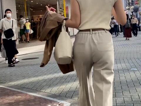 0071【Pライン?】履いているPの形が丸見えOLお姉さん