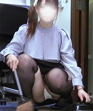 ２カメ同業者　デカすぎんだろ・・・！　ムチムチ都会っ子のパンティと尻を眺める
