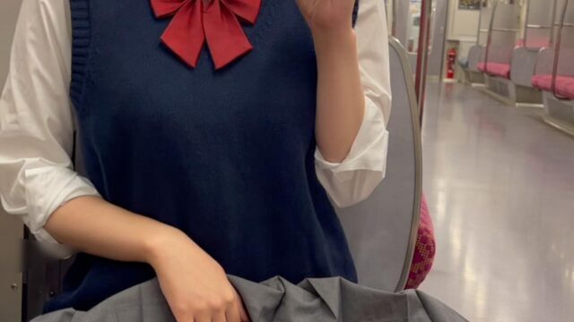 JK盗撮日記195　大人気のあの娘が 制服姿で登場！今季1番のオススメ！！モデル級の激カワ美脚JKを電車内で盗撮【※23分超撮影】