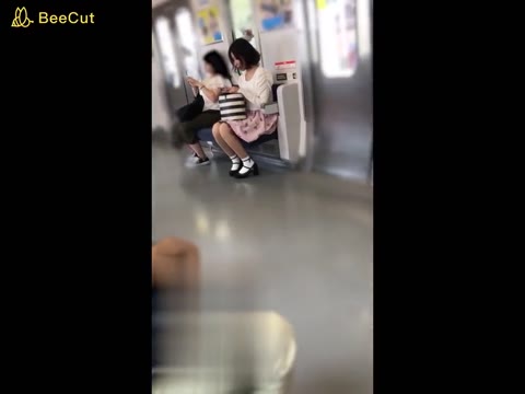 （PC/携帯対応）絶対見れない美少女がまさかの乳首ポロリ！！