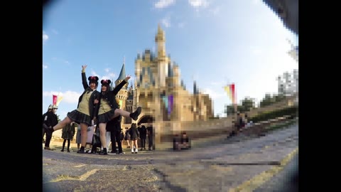 夢の国②　インスタ特定。城前で無邪気に写真撮ってるところの白P【JK逆さ撮り】