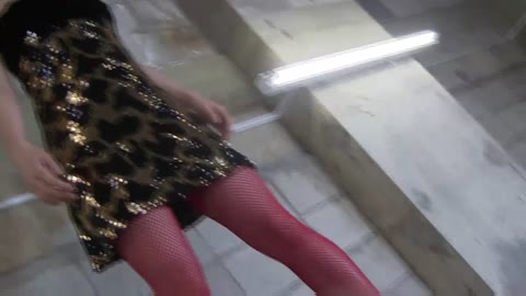 S級美女の極薄赤のGストリングが食い込むダンス撮影会