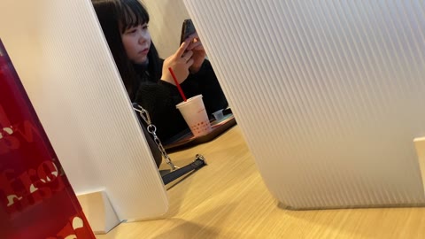 【盗撮】【パンチラ】制服姿のロリ高生の昼下がり
