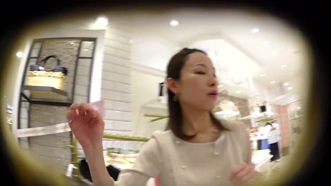 【激ヤバSeason 2】百貨店の綺麗な店員さんのスカートの中身を鬼畜撮り part.155