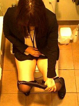 女性たちの洋式お手洗い 10(デパート編)