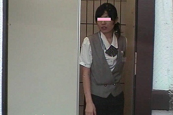 【お宝発見】商業施設内和式公衆トイレ♡電波受信盗撮◆トイレ前～車待機録画★ 02