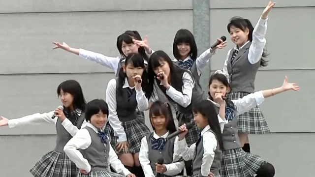 【アイドル候補】制服ミニスカ強風イベント【PART1】 [475MB]