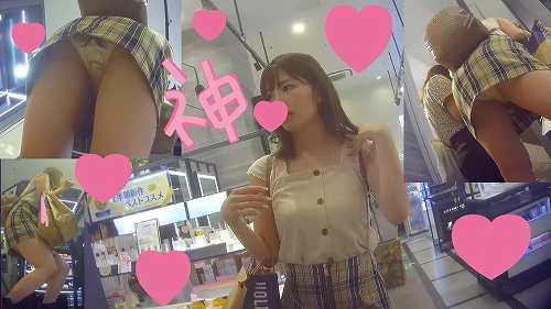 制服いっぱい洗面所！！恥ずかしい姿タップリ！！