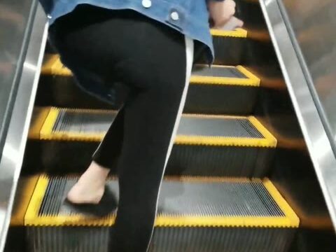 【再販】パンティライン丸見え2名